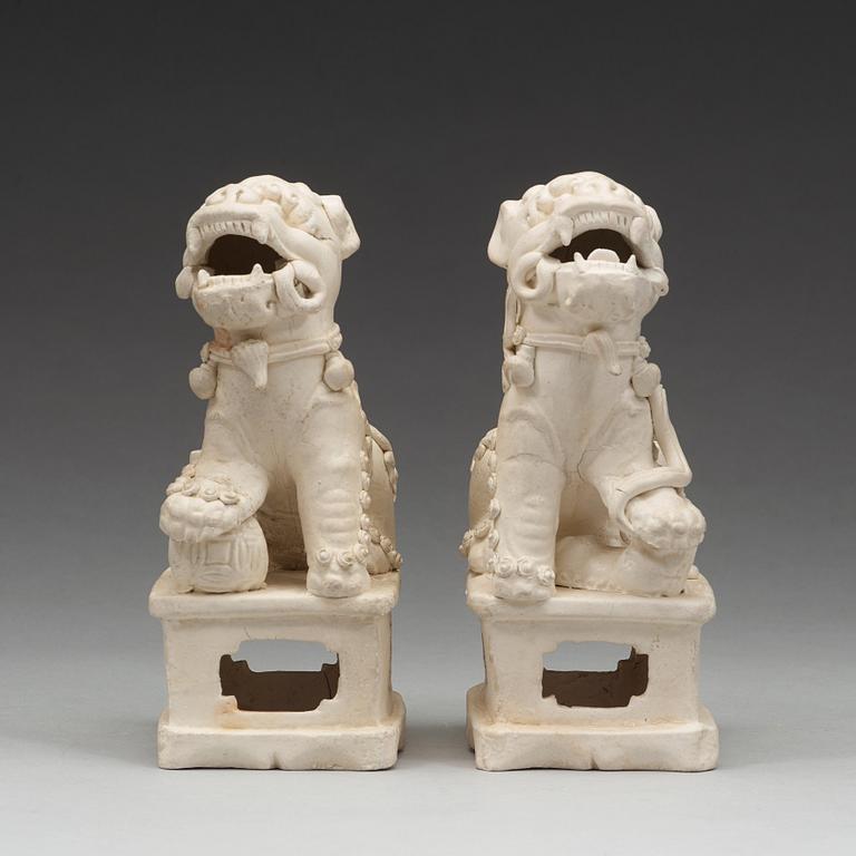 A pair of blanc de chine/bisquit porcelain joss stick holders, Transition, 17th Century.