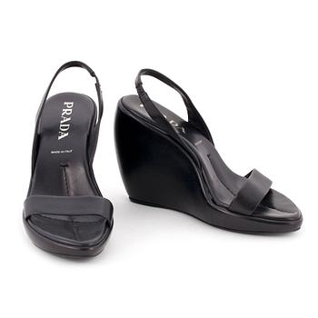629. PRADA, a pair of black leather sandals. Size 37.