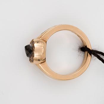 RING, Damiani och Sharon Stone kollektion "Maji", Italien. Rosa guld med en oslipad diamant.
