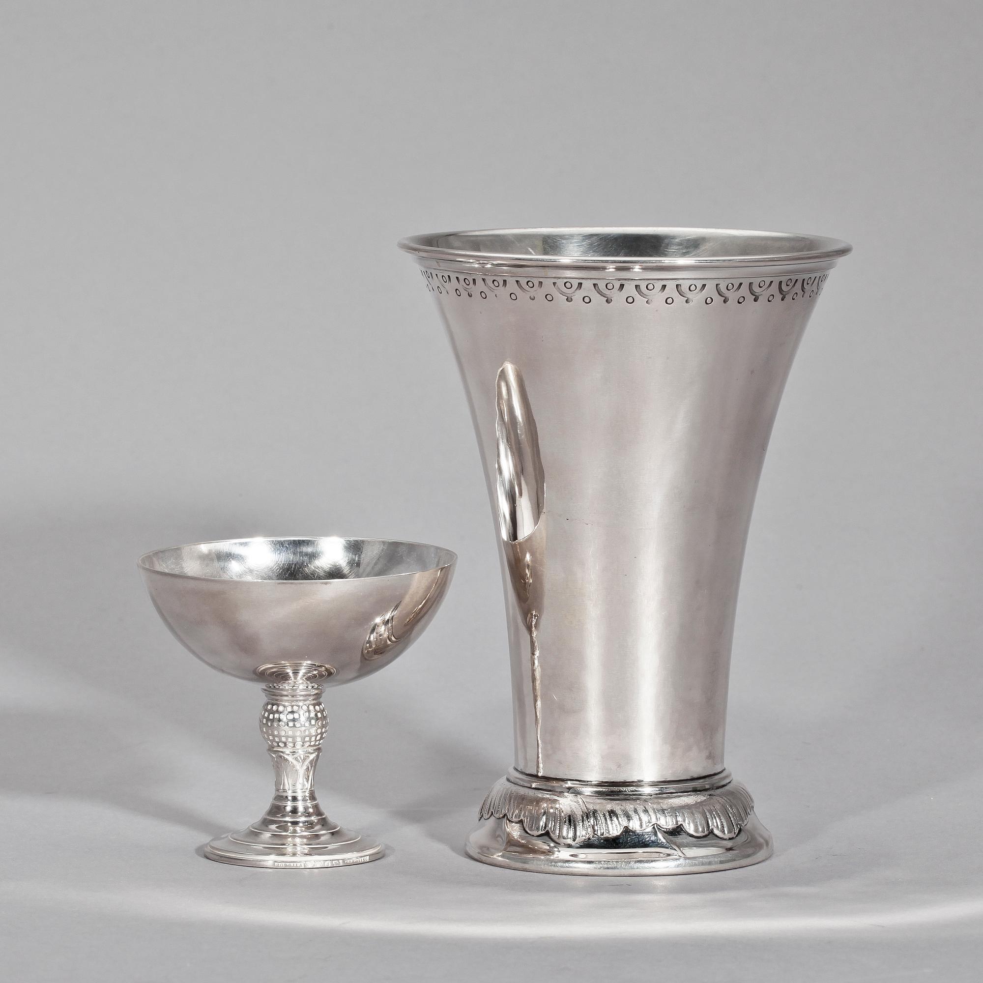 BÄGARE, 2st silver, bl.a. Borgila. Tot vikt ca 250 gram.