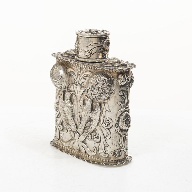 Silver tea caddy with lid, Baroque style, Germany, first half of the 20th century.