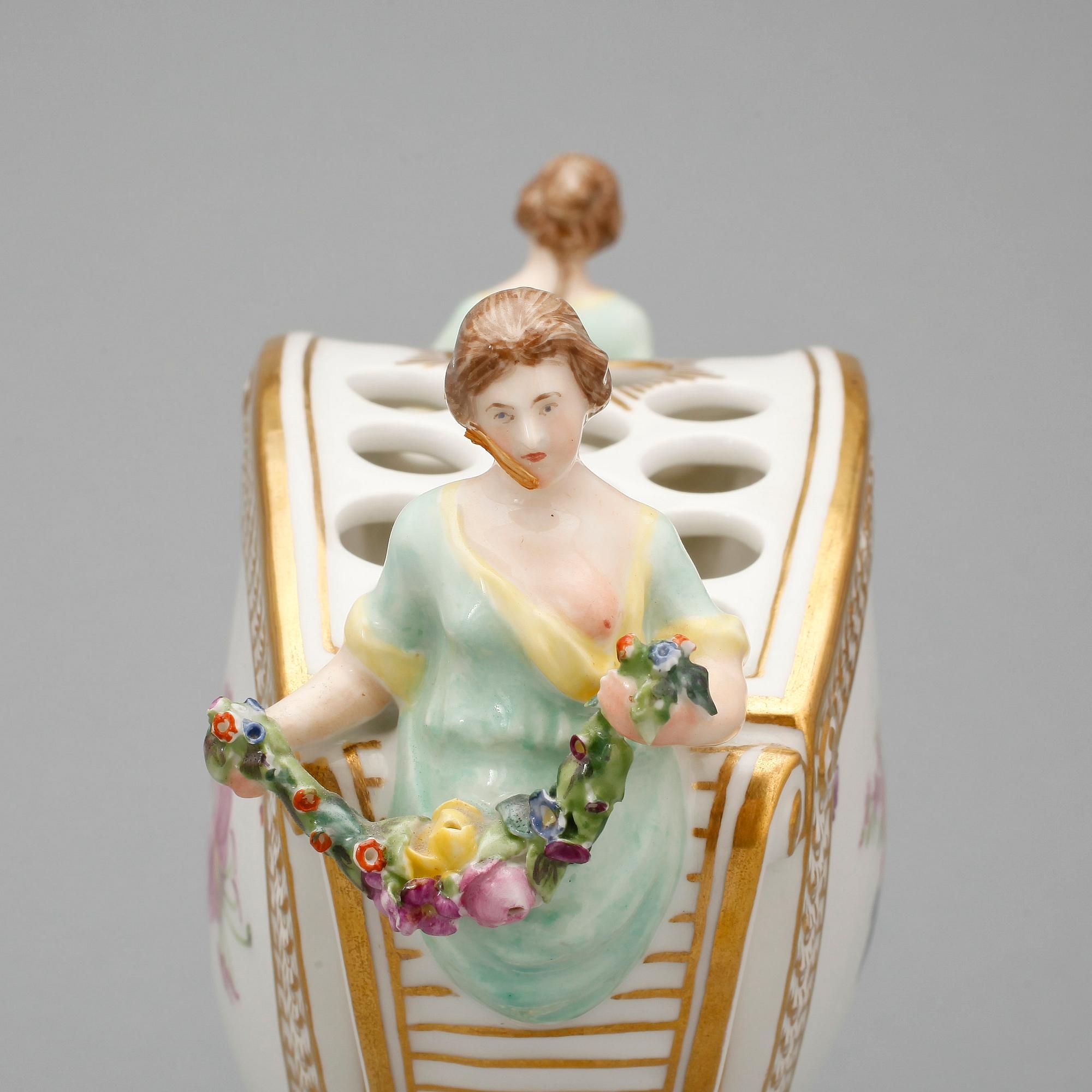 VASER, ett par, porslin, Royal Copenhagen, 1900-talets första hälft.