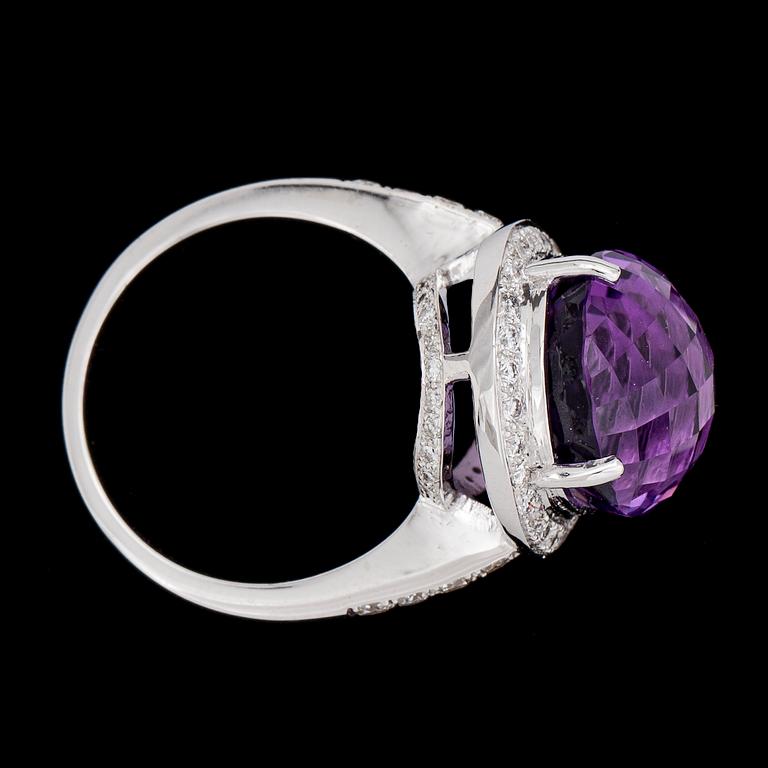 RING, checker cut amethyst and brilliant cut diamonds, tot. 0.72 cts.