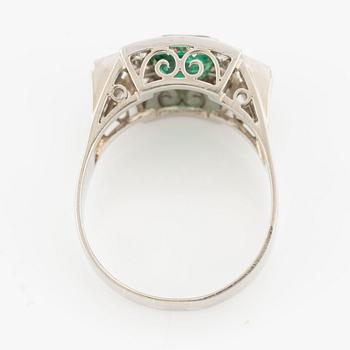 Ring, 18K white gold with emerald and brilliant-cut diamonds.