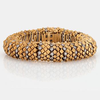 980. An 18K gold bracelet set with round brilliant- and eight-cut diamonds with a total weight of ca 2.00 cts.