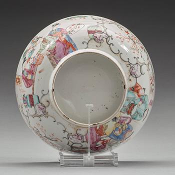 A famille rose punch bowl, Qing dynasty, Qianlong (1736-95).