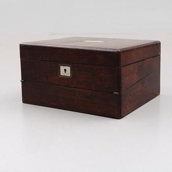 DAMSKRIVSCHATULL, England, omkring år 1900.