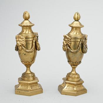 CASSOLETTER, ett par, 1800-tal.