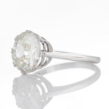 An 18K white gold ring set with an old-cut diamond with a weight of 4.40 cts according to engraving.