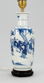 ROLEAUVAS, porslin. Qing dynastin, 1800-tal.