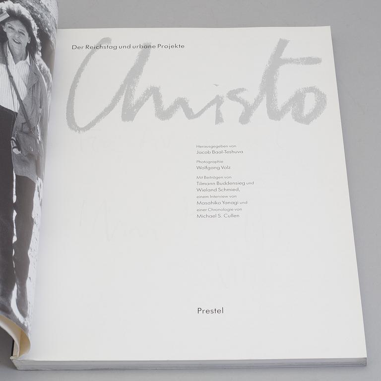 CHRISTO & JEANNE-CLAUDE, book, "Der Reichstag und urbane Projekte, signed.