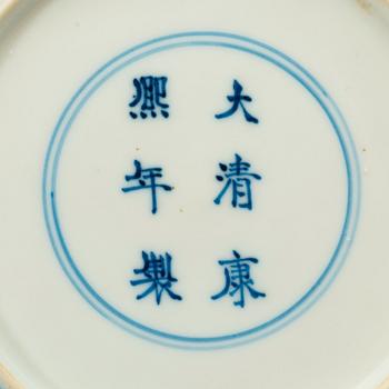 A blue and white dish, Qing dynasty presumablt 19th century. With kangxis six characters mark.