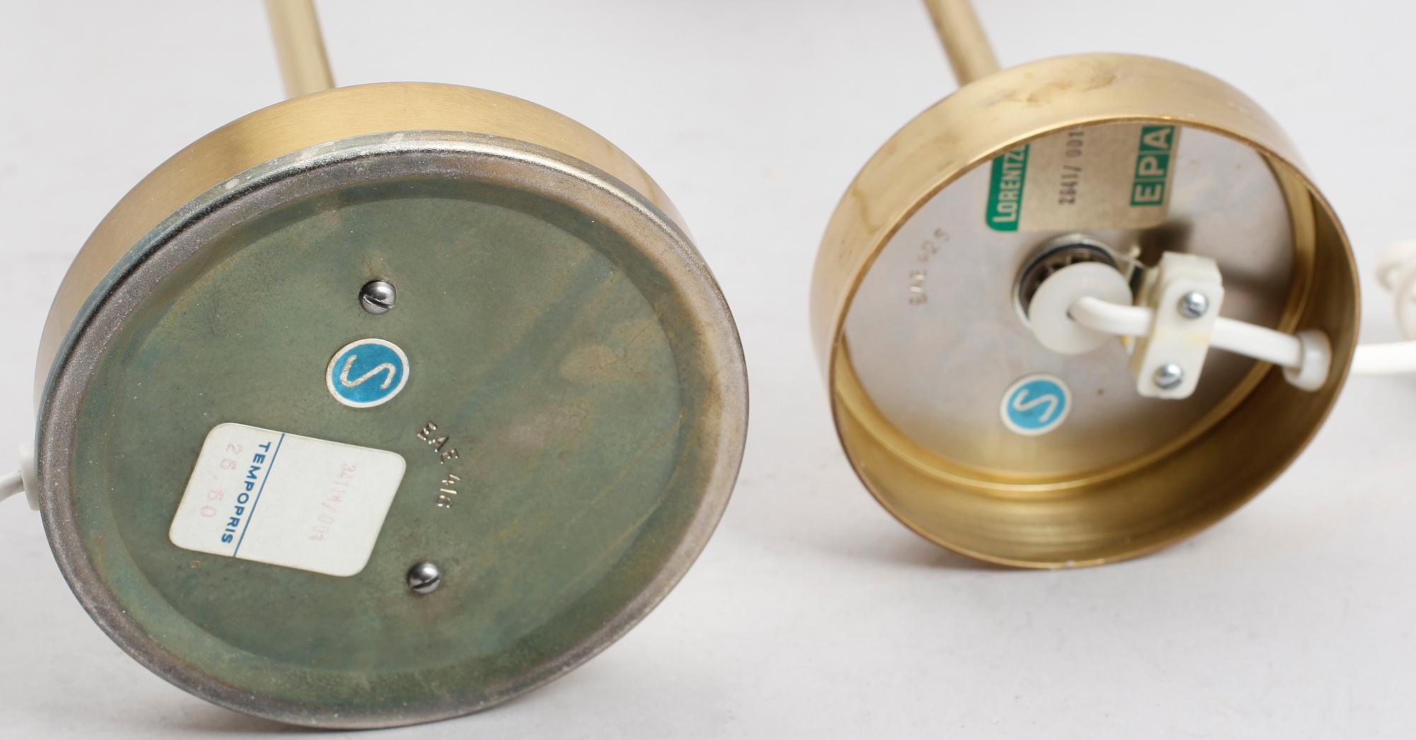 BORDSLAMPOR, 2 st, mässing, nr 2641 och 34114, Josef Frank, Firma Svenskt Tenn.