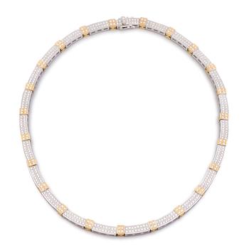 160. A NECKLACE, brilliant cut diamonds, 18K white gold and gold. Netherlands.