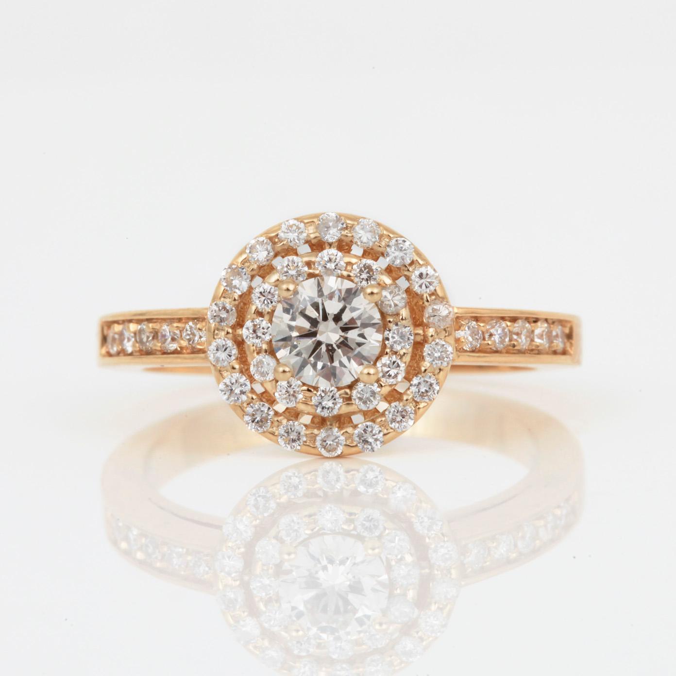 RING, 18K guld med briljantslipade diamanter, tot ca 0,76 ct. Total vikt ca 4,96 g.