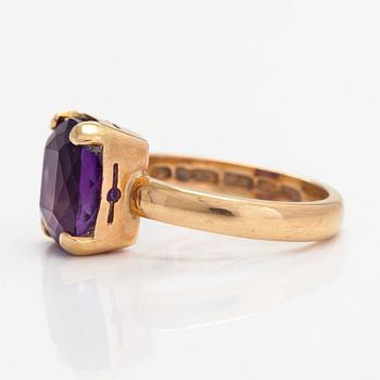 Ring, 18K guld och ametist. Uuno Virtanen, Tammerfors 1953.