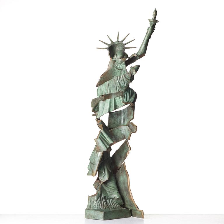 Fernandez Arman, "Statue of Liberty, horizontally sliced".
