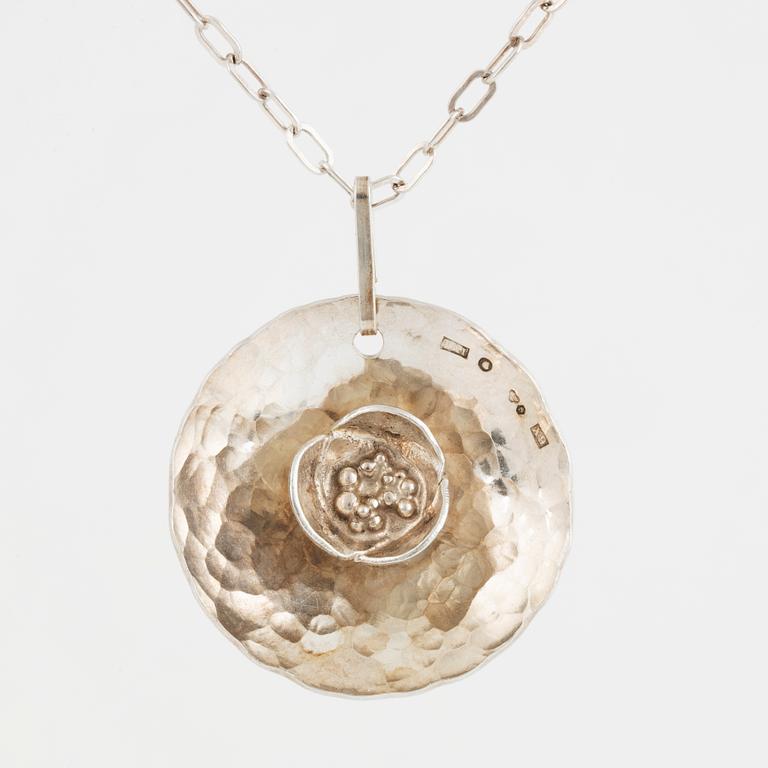 ROSA TAIKON a silver necklace.