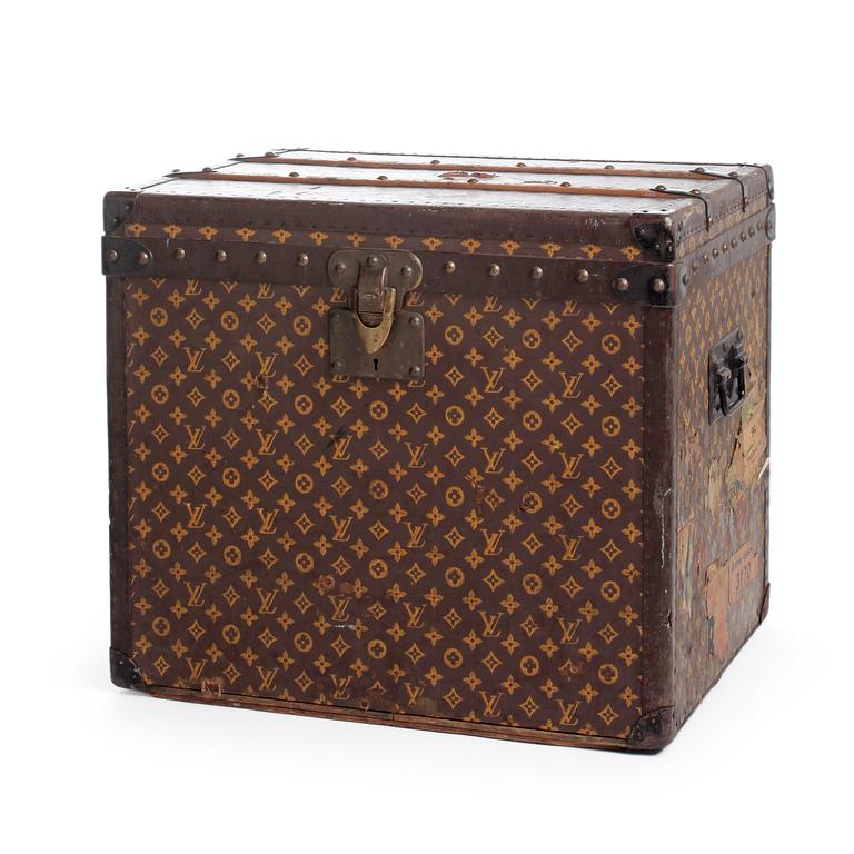 LOUIS VUITTON, a Monogram canvas trunk, early 20th century.