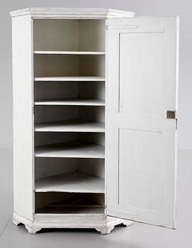 HÖRNSKÅP. gustavianskt provinsarbete, 1800-tal.