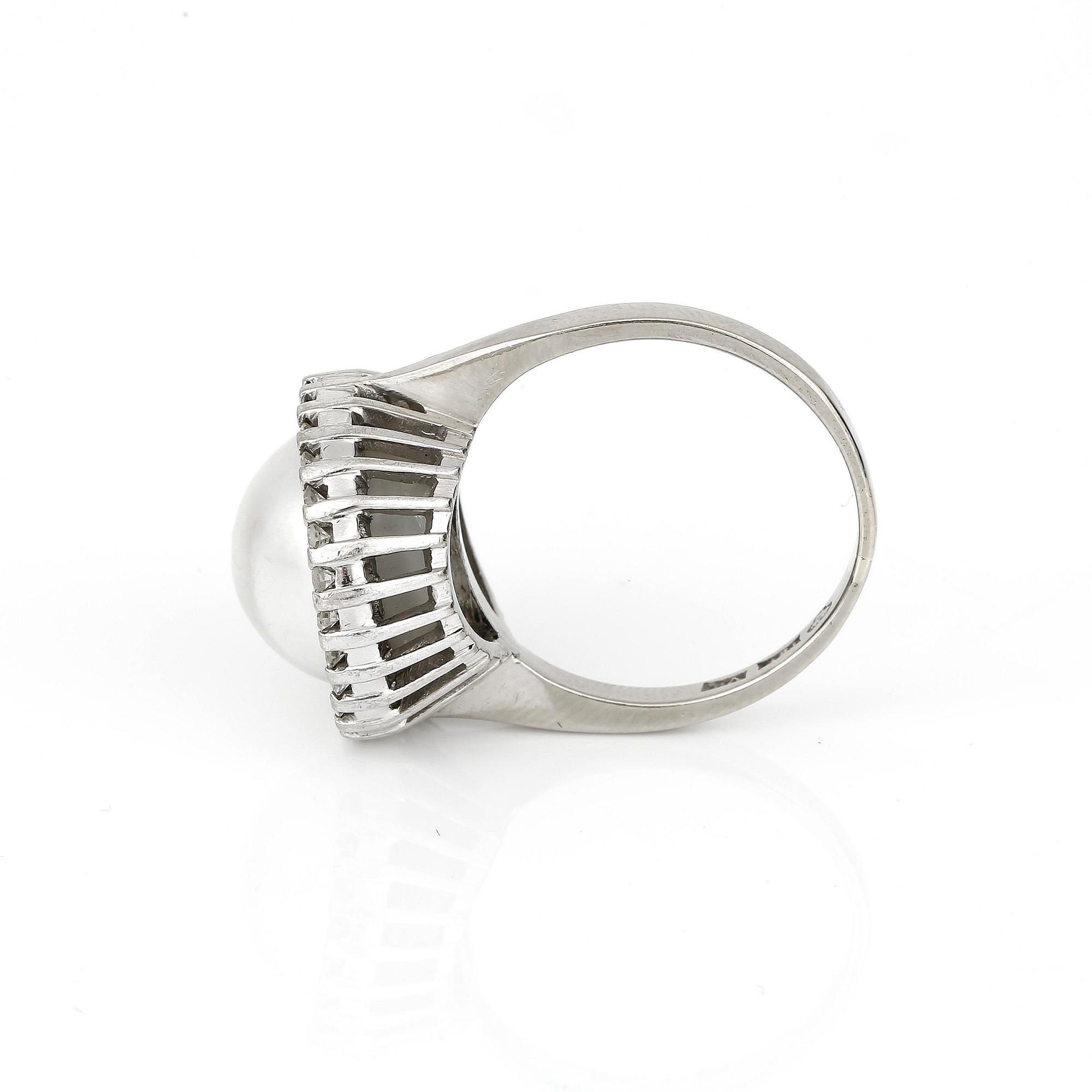 RING, med oäkta pärla och briljantslipade diamanter totalt ca 0,36 ct, Markströms, Uppsala, 1971.
