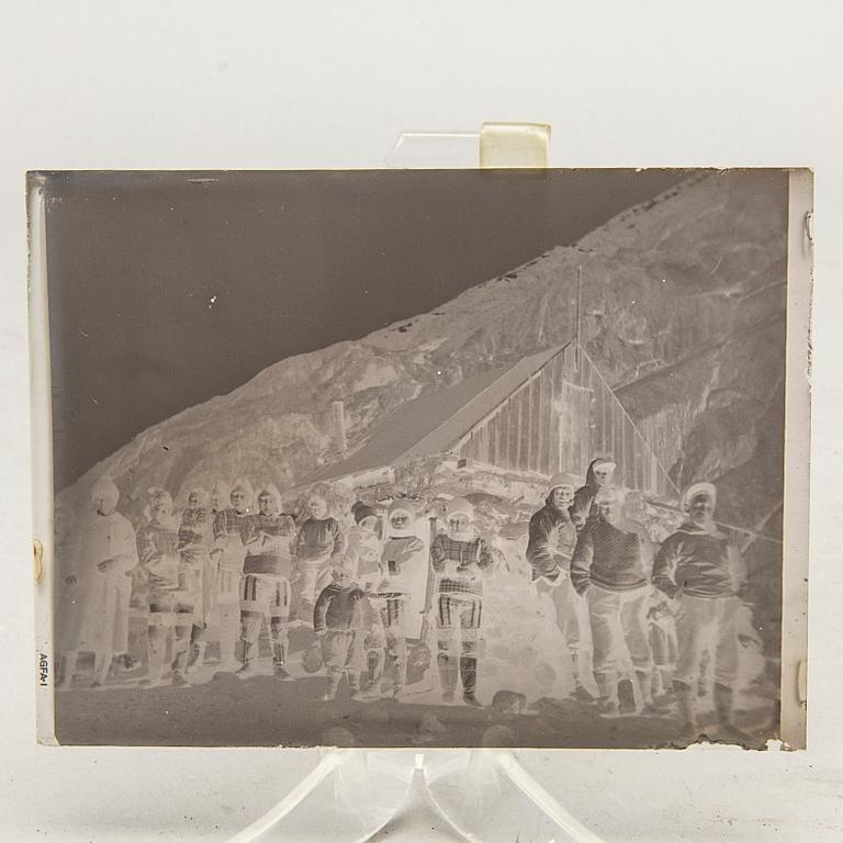A collection of glassplates, mostly from 1920's Greenland.