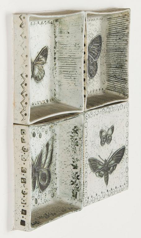 Rut Bryk, seinäreliefi, kivitavaraa, ei signeerattu.