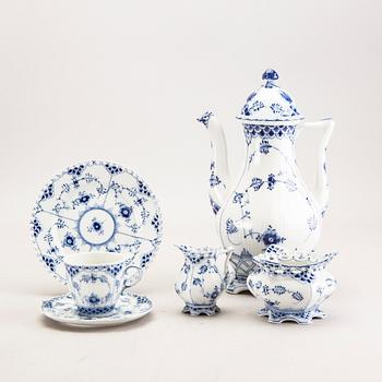 Tableware Muselmalet 27 pcs Royal Copenhagen  porcelain 20th century.