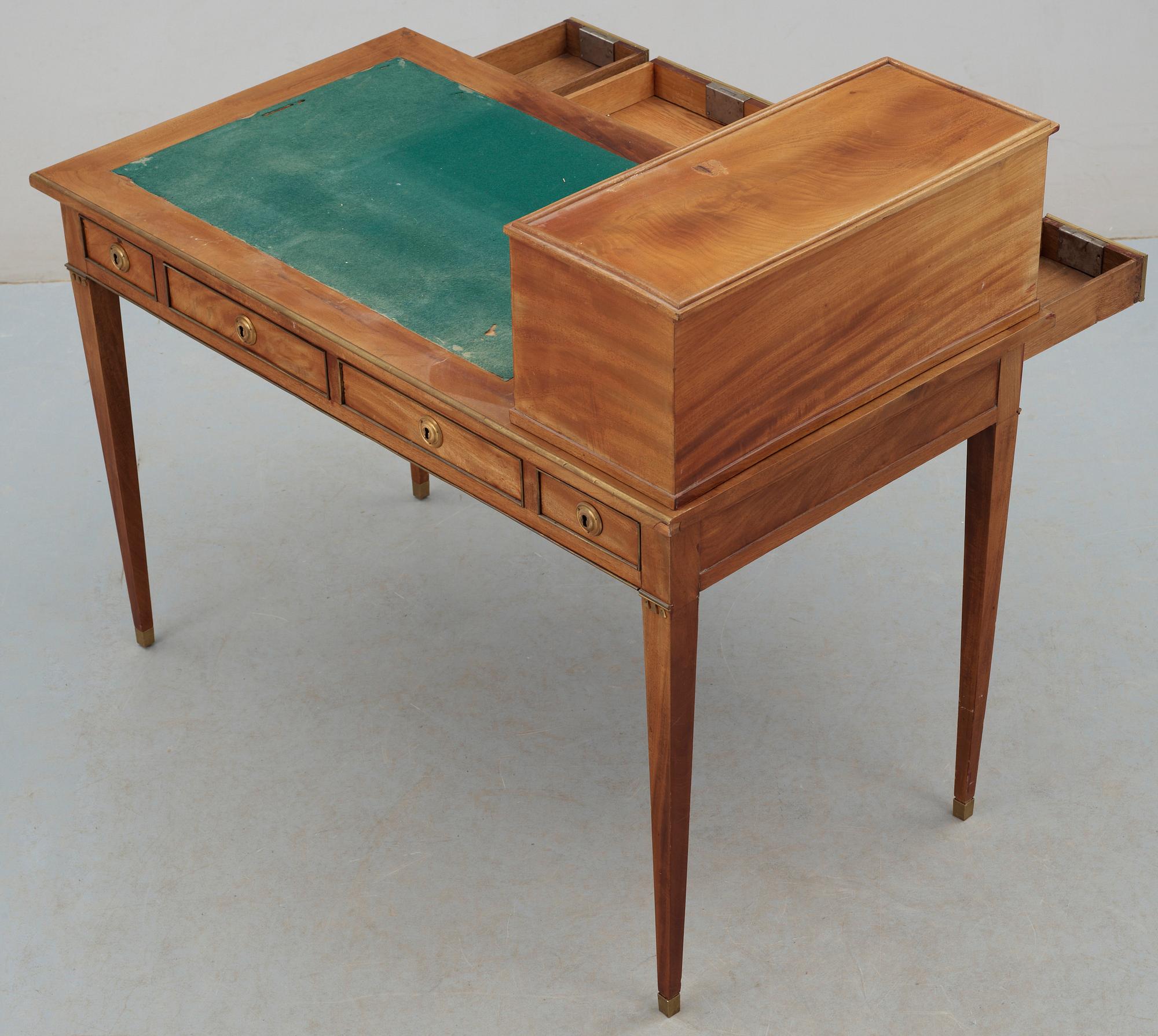 SKRIVBORD, sengustaviansk stil, omkring sekelskiftet 1900.