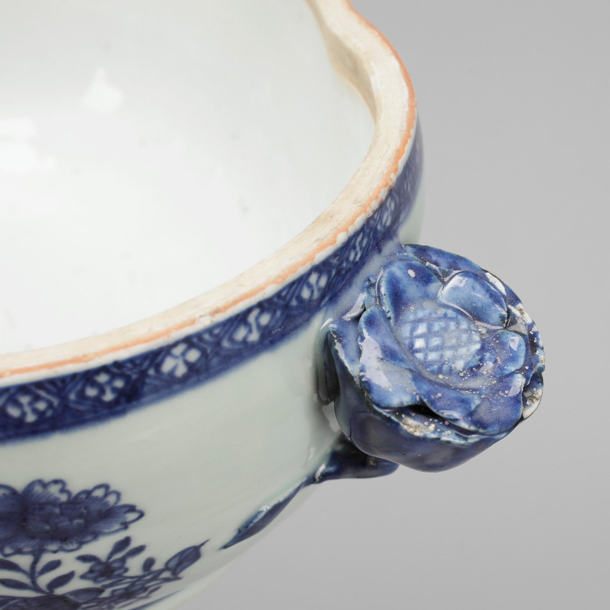 TERRIN med LOCK, porslin, Kina, 1700-tal.