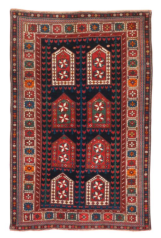 ANTIQUE/SEMI-ANTIQUE SHIRVAN probably. 191,5 125 cm.