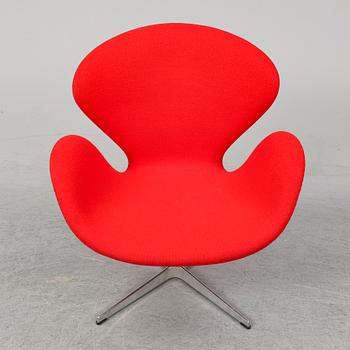 ARNE JACOBSEN, fåtölj, "Svanen", Fritz Hansen.