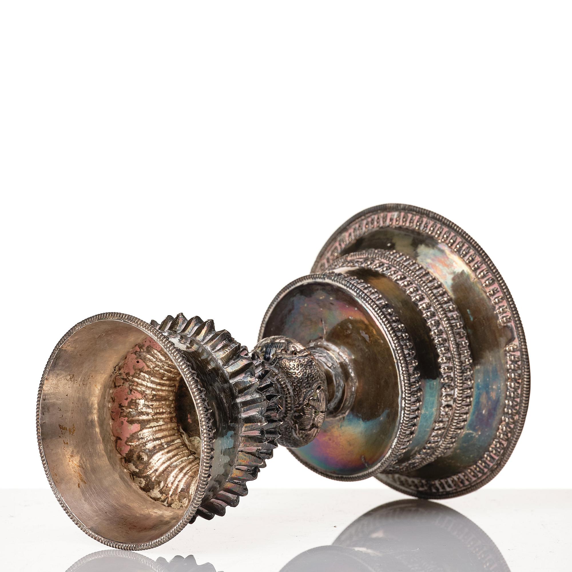 Smörlampa, låghaltigt silver. Tibet, 1800-tal.