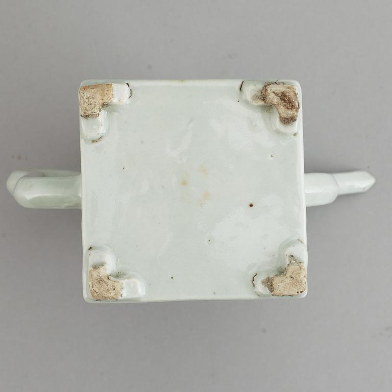 A pair of famille rose vases, and a tea pot, Qing dynasty, 19th Century and circa 1900.