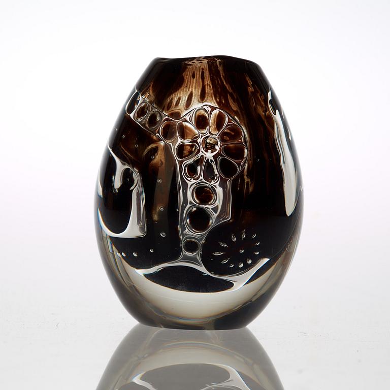 An Edvin Öhrström 'ariel' glass vase, Orrefors 1958.