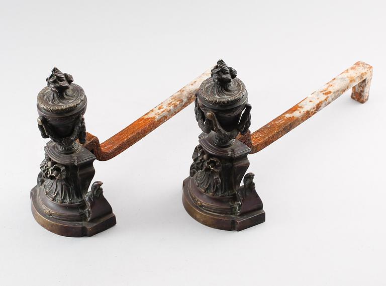 ELDHUNDAR, 1 par, brons, 1800-tal.