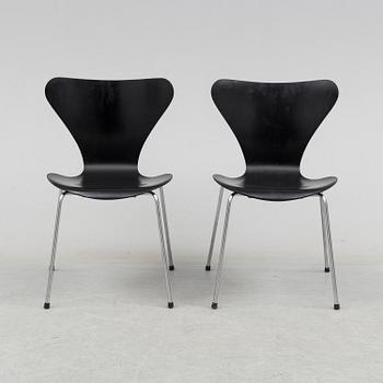 A pair of "Sjuan" chairs by Arne Jacobsen, 1968.