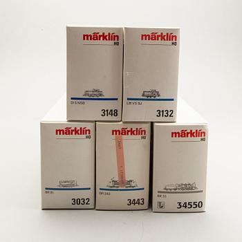 5 Märklin locomotives.