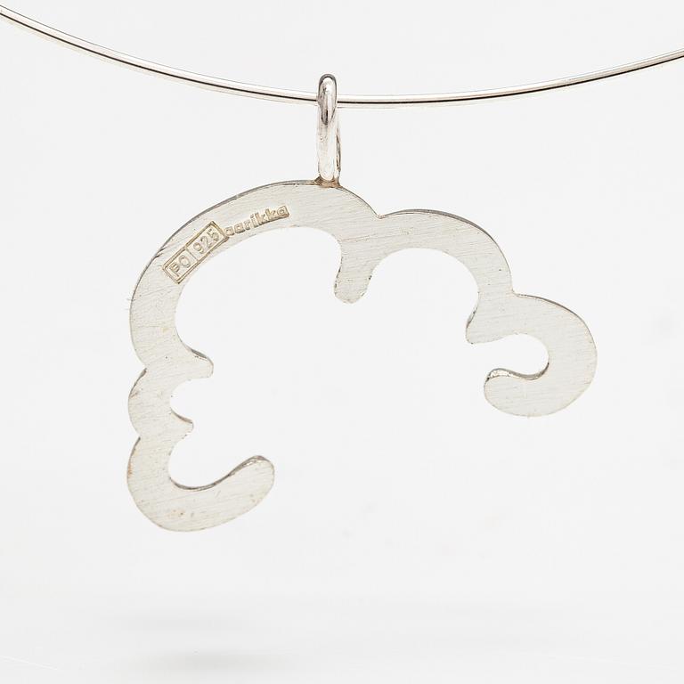 Pekka Piekäinen, A sterling silver neckace "Every cloud has a silver lining". Platinoro, Turku. For Aarikka.