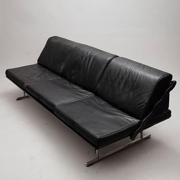 YRJÖ KUKKAPURO, SOFFA. "Experiment". Modellen formgiven 1982.