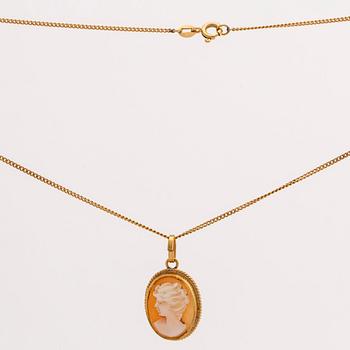 PENDANT W CHAIN and RING, 18K gold and shell cameos, length approx 54 cm, G Dahlgren & Co Malmö 1962.