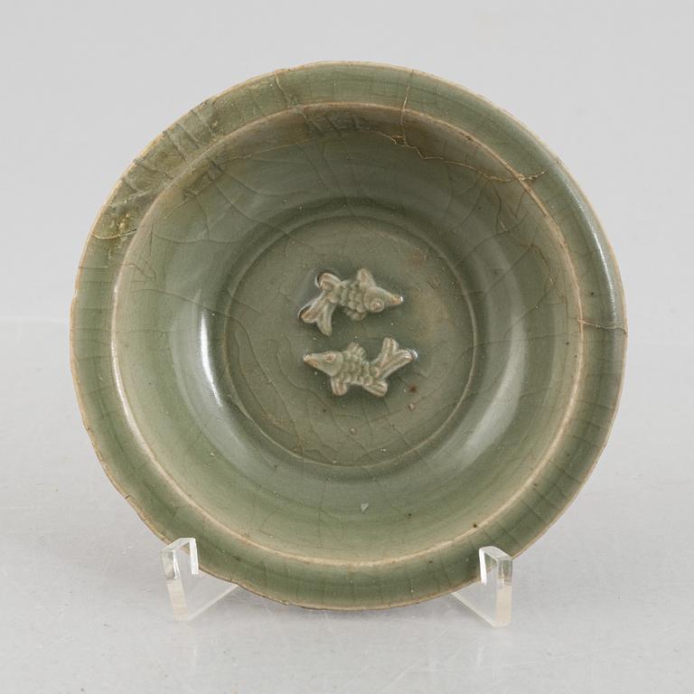 A Chinese celadon-glazed bowl, Sung dynsaty/ Ming dynasty.