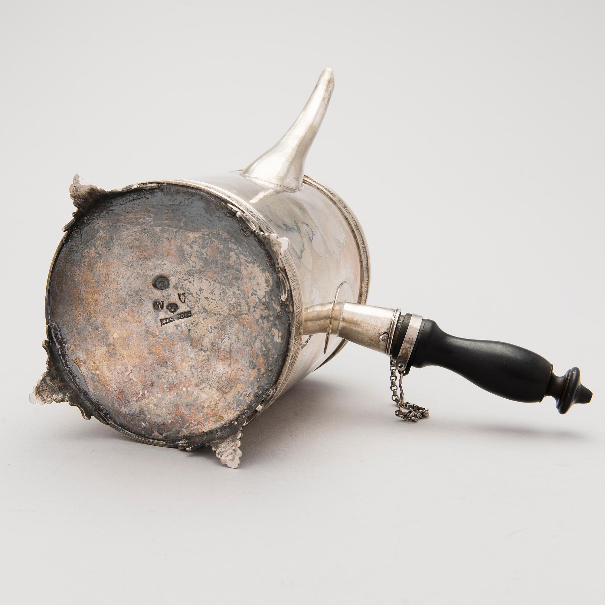 A SWEDISH 18TH CENTURY SILVER COFFEE POT, maker's mark of Petter Eneroth, Stockholm .