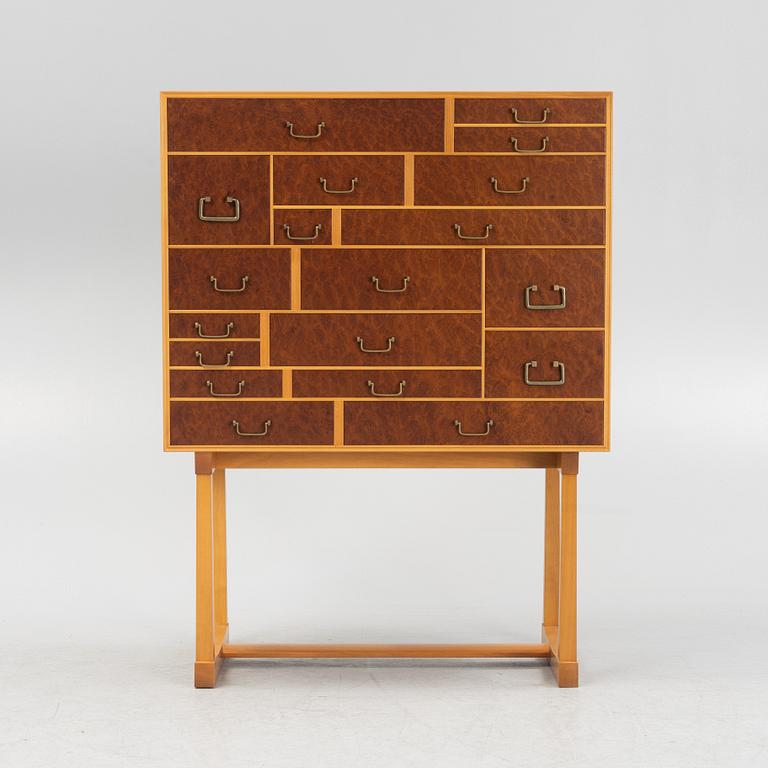 Josef Frank, "Nationalmuseiskåpet", modell "881", Firma Svenskt Tenn, efter 1985.