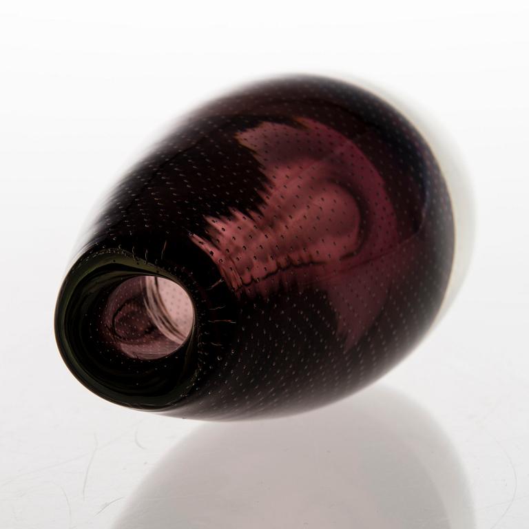 GUNNEL NYMAN, a glass vase, with unclear signature, Nuutajärvi.