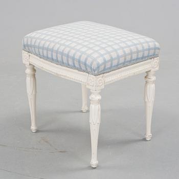 TABURETT, sengustaviansk, omkring 1800.