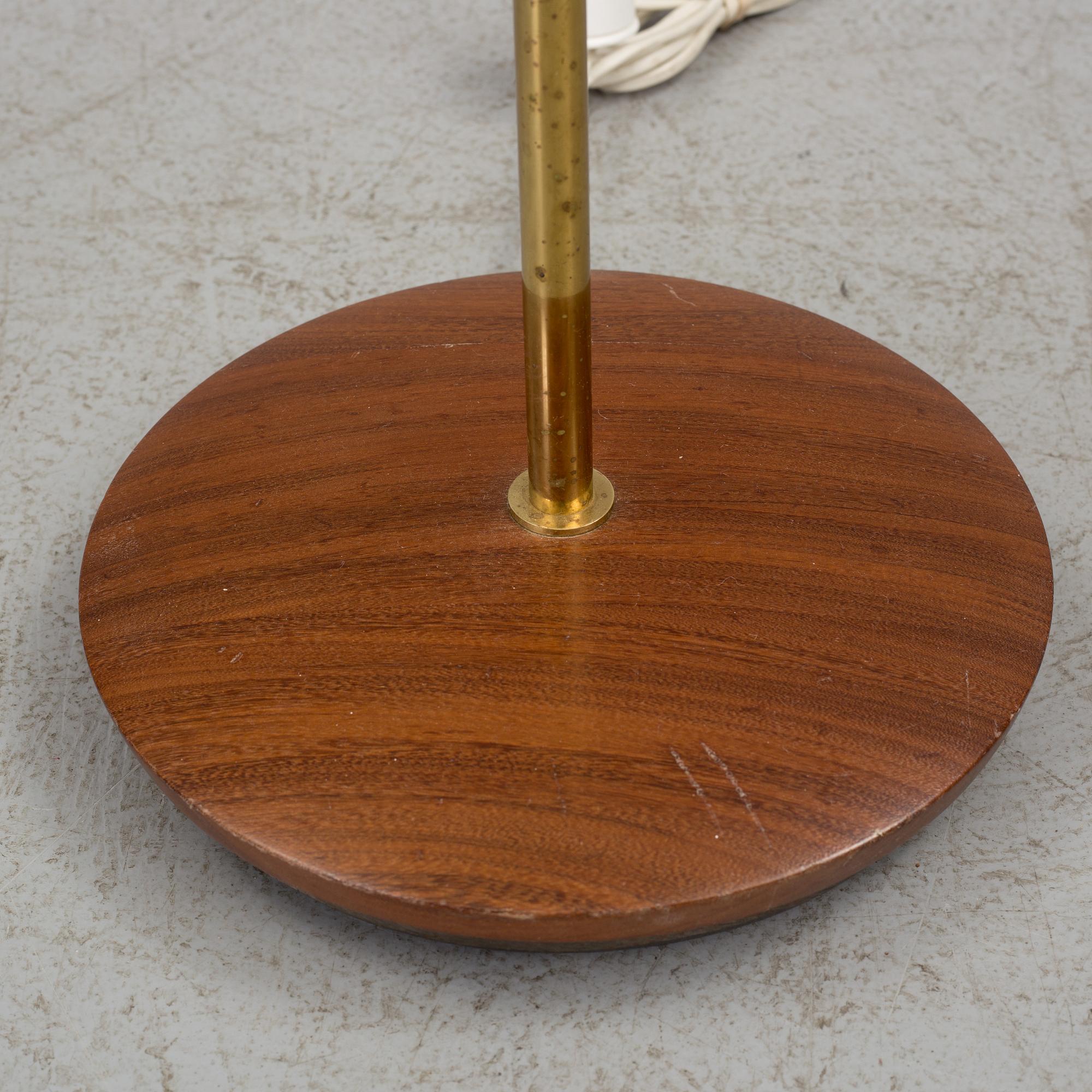 A mid 20th century floor light.