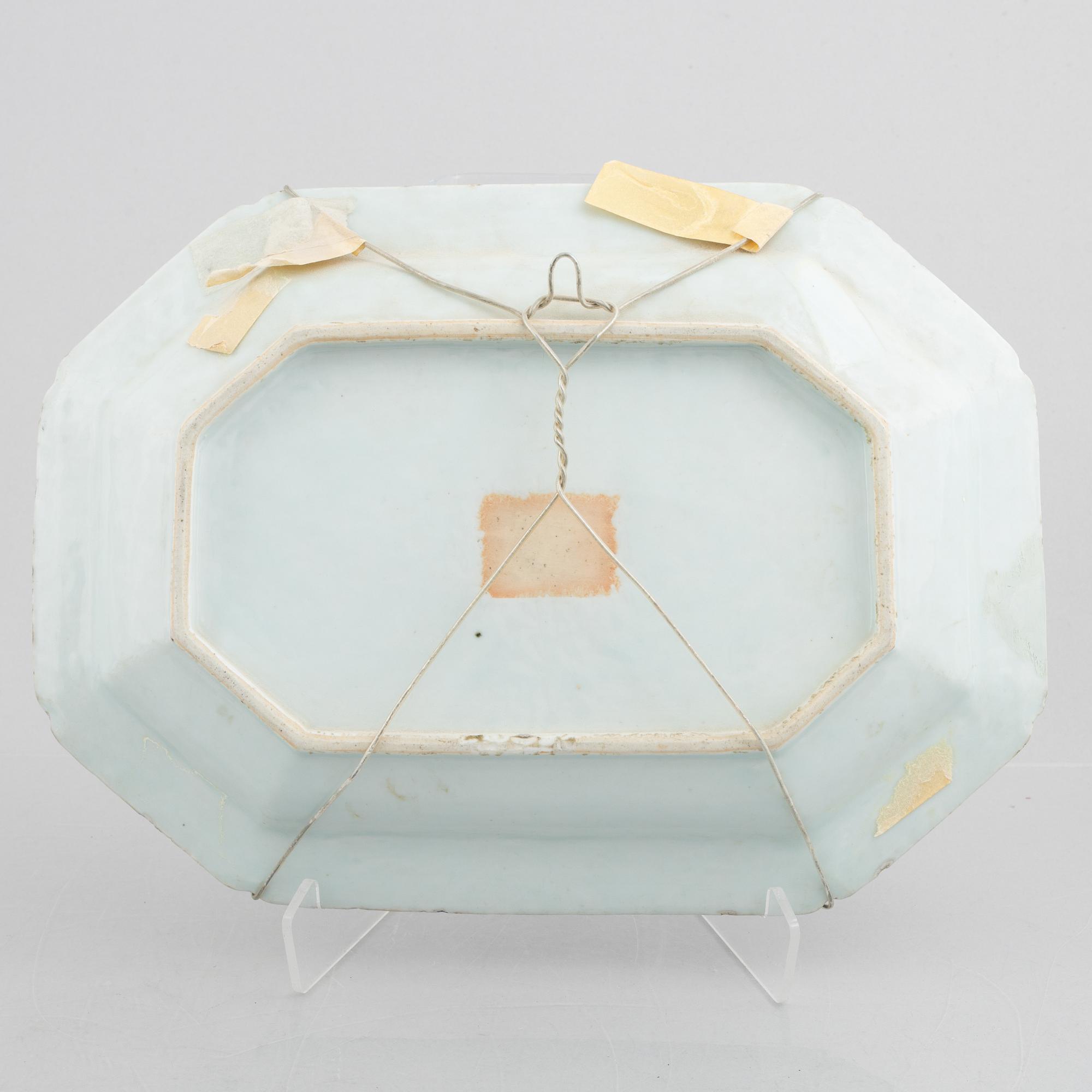 A Chinese blue and white tureen stand, Qing dynasty, Qianlong (1736-95).