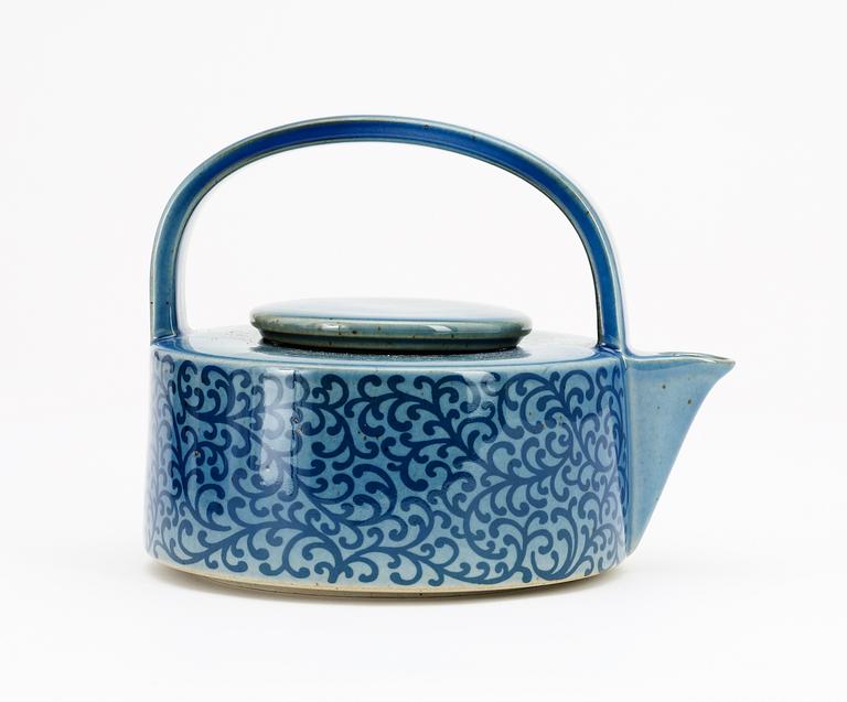 A Signe Persson-Melin stoneware teapot, Rörstrand.