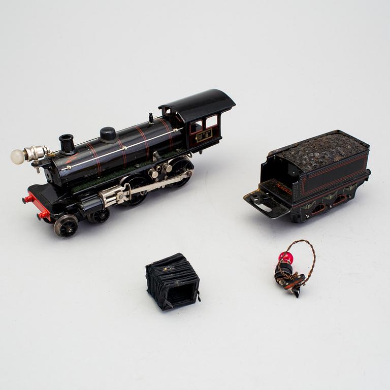 A tinplate Märklin steam locomotive with tender F 13040, 0 Gauge, Germany, 1920s.